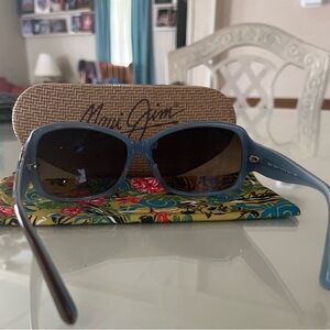 Maui Jim sunglasses with dust bag & storage case Pristine condition